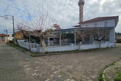 Camide tuvaleti kullandı, notla birlikte para bıraktı