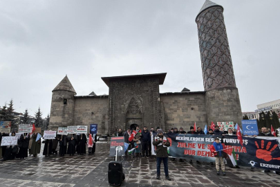 Erzurum'da sağlıkçılar Gazze için sessiz yürüyüşlerini sürdürdü