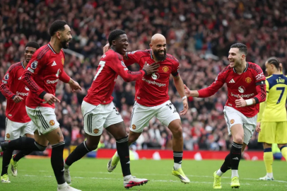 Manchester United Tottenham'ı 2 golle geçti