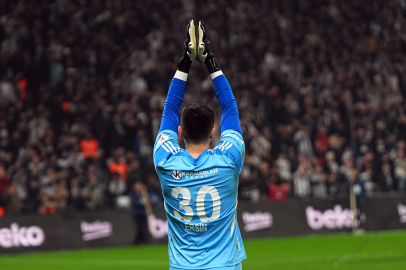 Beşiktaş taraftarından kaleci Ersin'e önce tepki, sonra destek