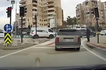 Bursa'da trafikte kameraya yansıyan jest yürekleri ısıttı