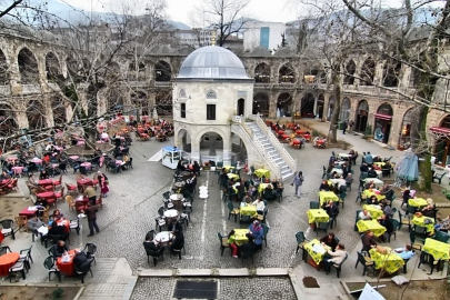 Bursa'da bir devrin sonu! Koza Han'ın avlusu işgalden kurtarılıyor
