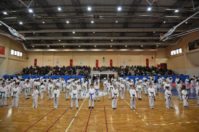 Bursa Osmangazi'de 300 karateci kuşak sevinci yaşadı