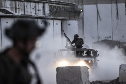 İsrail, Refah'ta mahsur kalan Filistinlilerden 4'ünü daha öldürdüğünü açıkladı