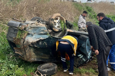 Manisa’da otomobil tarlaya uçtu: 2 yaralı