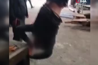 Ankara’da zihinsel engelli çalışanı ayağından bağlayıp vince astıkları iddia edilen 3 şüpheli tutuklandı