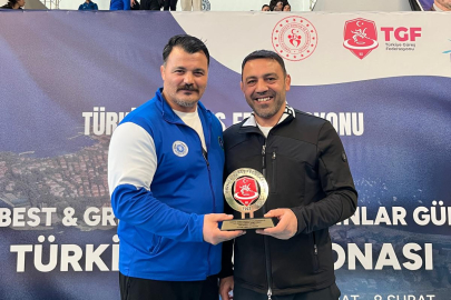 Bursa Büyükşehir Belediyesporlu güreşçiler Türkiye Şampiyonası’nda kürsüyü es geçmedi