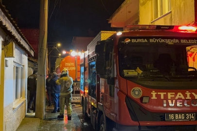 Bursa'da 2 katlı binada korkutan yangın!