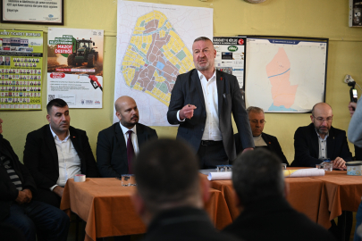 Bursa'da belediye başkanı köylülere yeni imar planını anlattı