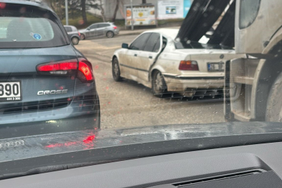Eskişehir'de kamyondaki demirler önündeki araca ok gibi saplandı, facia ucuz atlatıldı