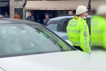 İstanbul Bebek’te garip olay: Yolun ortasında durduğu aracında dans etmeye başladı