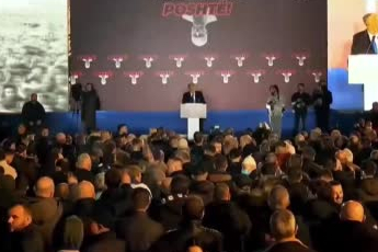 Arnavutluk’ta hükümet karşıtı protesto: Başbakanlık binasına molotofkokteyli saldırı