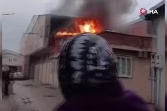 Bursa'da çatı alev alev yandı!