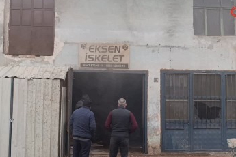 Bursa'da mobilya imalathanesinde yangın!