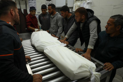 Gazze'de yerinden edilenlerin çadırında çıkan yangında genç kız hayatını kaybetti