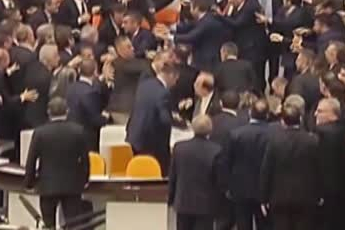 TBMM'de bakanların yemin töreninde gerginlik