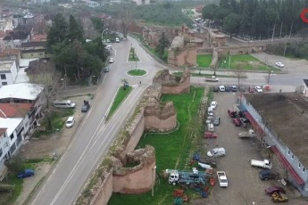 Bursa'daki 2 bin yıllık tarihi surlarda skandal olay!