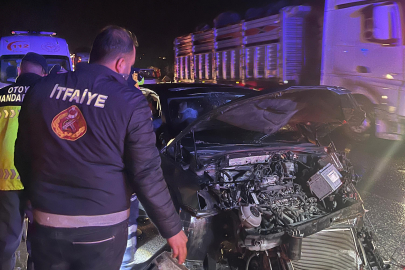 Osmaniye’de bariyerlere çarpan otomobil hurdaya döndü: 3 yaralı