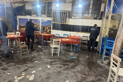 Şanlıurfa'da kıraathanede bıçaklı saldırıya uğrayan amca ve yeğeni yaralandı