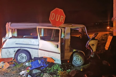 Bursa'da kaza! Kamyonet ile otomobil çarpıştı: 2 yaralı