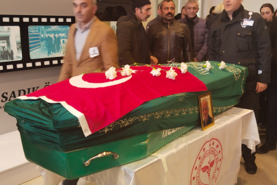 Sivas'ta hastasını muayene ettiği sırada kalp krizi geçirdi, hayatını kaybetti