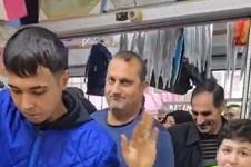 Bursa'da indirim izdihamı! Mağaza önünde kuyruklar oluştu