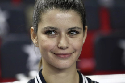 Beren Saat: Kenan’a bir şeyler dinlettim, 'yolla bana, çalışmaya başlayabiliriz' dedi