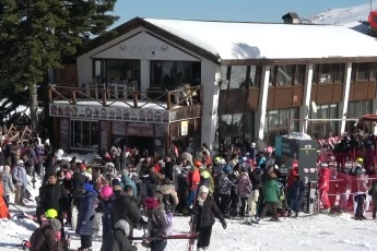 Bursa Uludağ'da güneşli hafta sonu: Zirve tatilcilerle doldu!