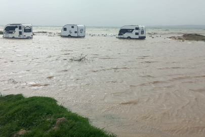 Çanakkale Ezine’de karavanlar su altında kaldı