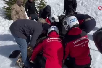 Bursa Uludağ'da kızak faciası: Dereye uçan tatilciyi JAK kurtardı!