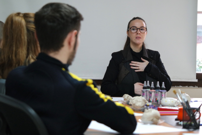 Bağımlılık nedeniyle suça karışan çocuklar Bursa'da sanatla topluma kazandırılıyor