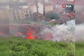 Bursa'da ev alev alev yandı!