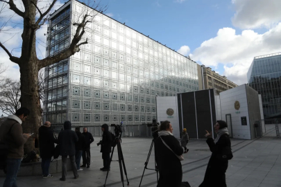 Fransız diplomatların ismi Epstein belgelerinden çıktı: Arap Dünyası Enstitüsü’ne baskın