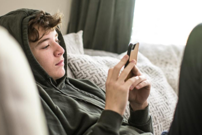 İngiltere, 16 yaş altının sosyal medya kullanımına ilişkin düzenlemeyi hızla yapacak