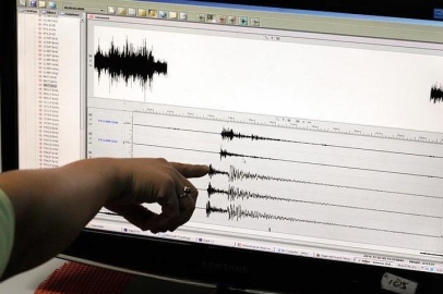 Gece yarısı korkutan deprem bildirimi! Kısa süreli panik yaşandı: İşte depremin merkez üssü ve büyüklüğü...