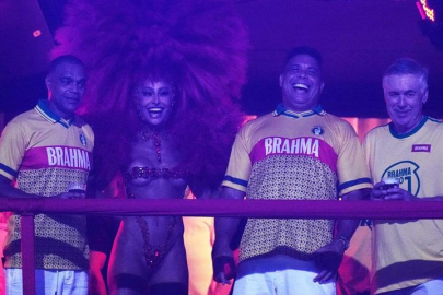 Rio’daki görüntüler Dünya basınını salladı: Ancelotti karnavalda olay oldu!