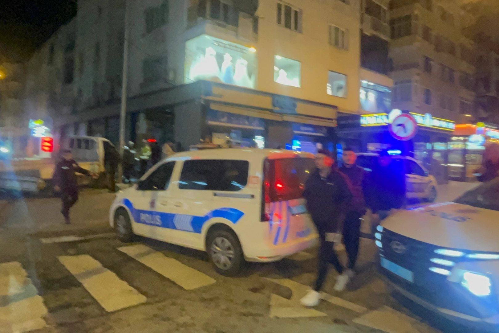 Tekirdağ'da çalıntı araçla yakıt alırken polisi gördü, kaçarken direğe çarptı