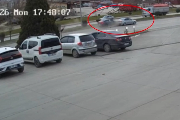Tokat’ta 2 kişinin yaralandığı kaza kamerada