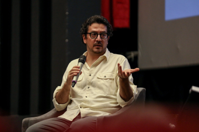 Ünlü yönetmen Karaçelik'in yeni filmi Saykoterapi, Bursalılarla buluştu