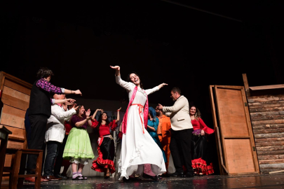 Bursa Osmangazi Belediyesi, ‘Deli Ayten’ ile sanatseverleri buluşturdu