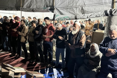 Gazze'de ateşkesin ardından bombardıman korkusu olmadan ilk teravih namazı kılındı