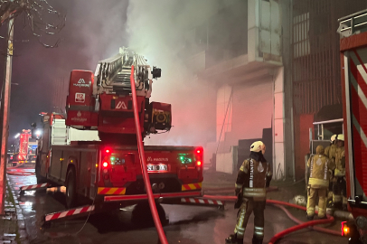 İstanbul Bağcılar’da 4 katlı tekstil fabrikasında korkutan yangın