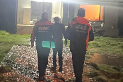 Muğla'da aracı akıntıya kapılan vatandaş son anda kurtuldu