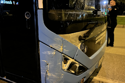 Antalya'da halk otobüsünün araç ve yayalara çarpması sonucu 5 kişi yaralandı