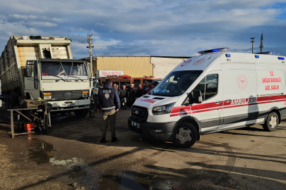 Aydın'da tamir ettikleri kamyonun kasası üzerlerine düştü: 2 ölü, 1 yaralı