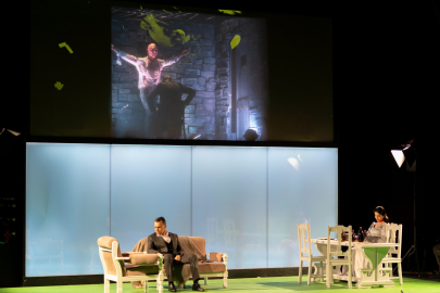 Bursa'da 'ADİLLER' seyircisiyle buluştu