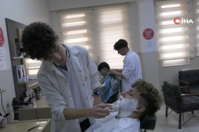 Bursa'da köpüklü balonu patlatmadan sınavı geçiyorlar