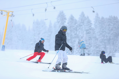 Bursa'nın zirvesinde kar kalınlığı 1.5 metreye dayandı!