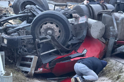 Çankırı'da devrilen tırın altında kalan sürücü hayatını kaybetti
