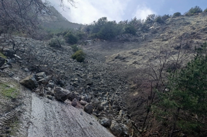 Denizli Buldan’da toprak kayması nedeniyle bir mahalle yolu ulaşıma kapandı